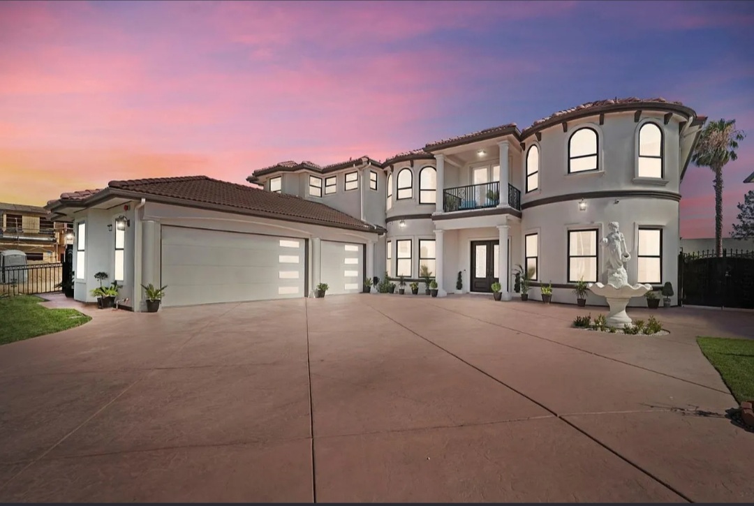 MODERN LUXURY PROPERTY